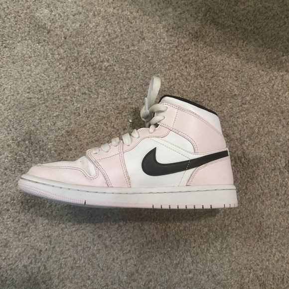 Nike Air Jordan 1 Barely Rose Mid - Picture 3 of 8